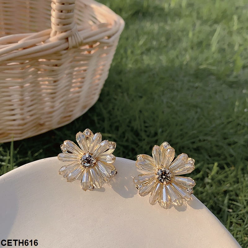 CETH616 YQG Flower Ear Tops Pair