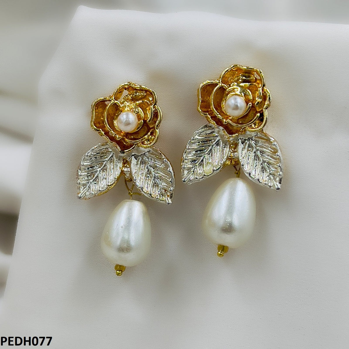 PEDH077 SDQ Flower/Pearl Drop Earring Pair