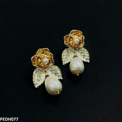 PEDH077 SDQ Flower/Pearl Drop Earring Pair
