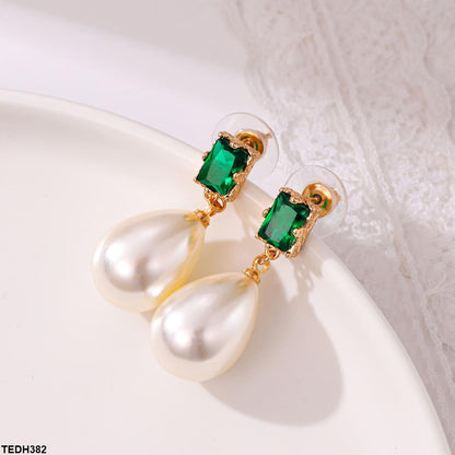 TEDH382 YLE Pear Pearl Drop Ear Pair