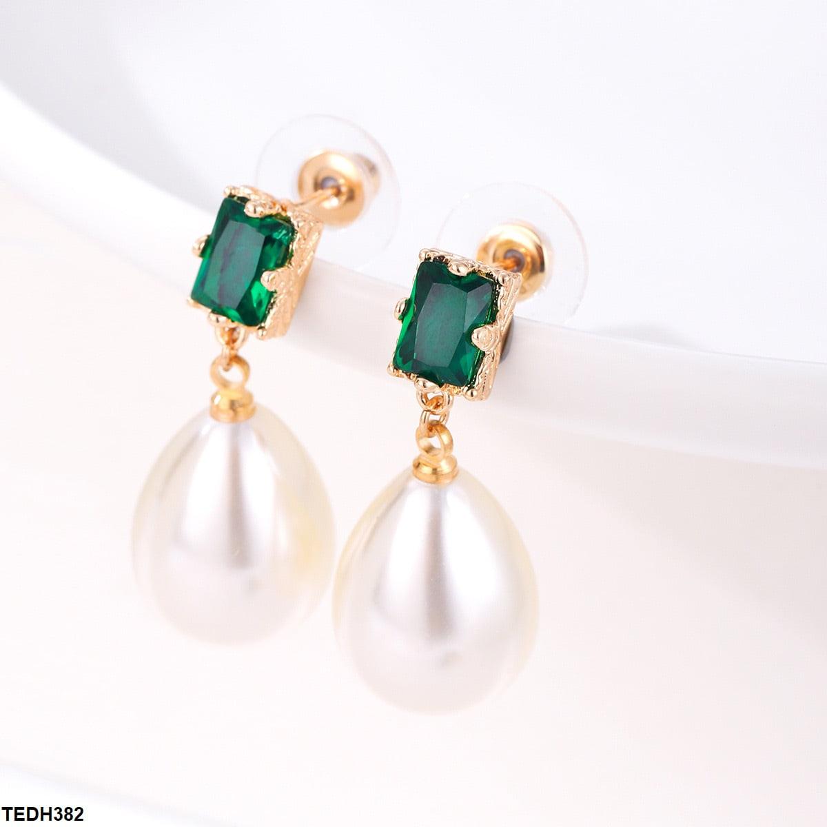 TEDH382 YLE Pear Pearl Drop Ear Pair