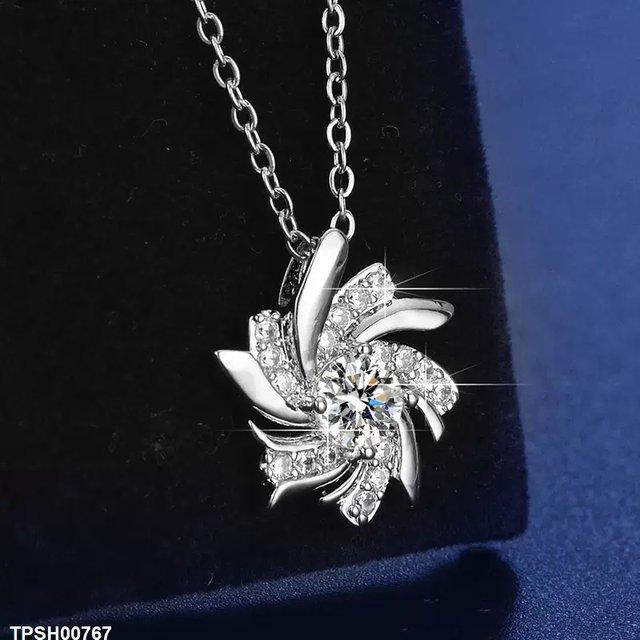 TPSH00767 ZFQ Flower Pendant With Chain - TPSH